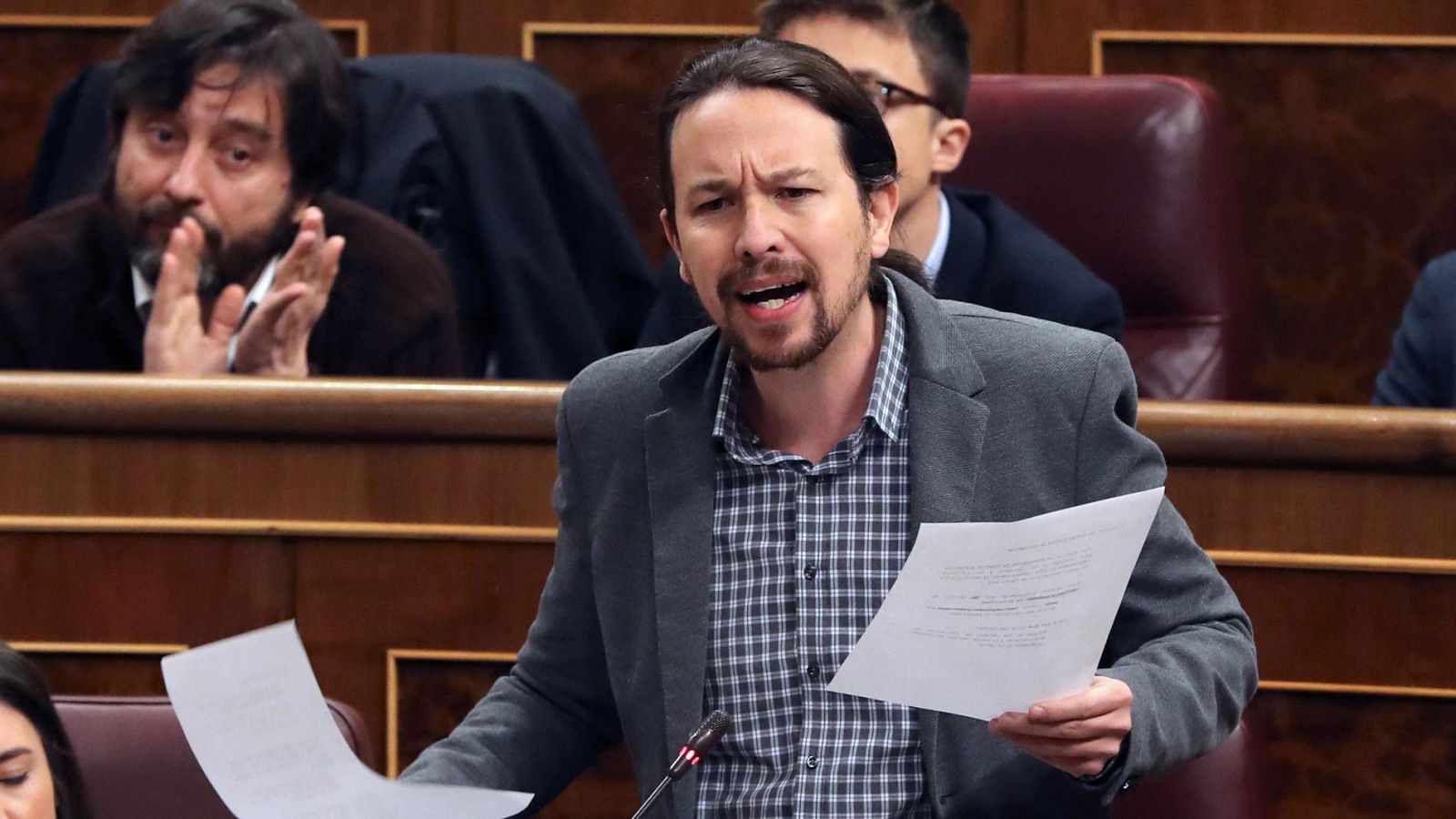 Informativo 24h: Iglesias echa en cara a Rajoy la corrupción en el PP y éste lo compara con Torquemada | RTVE Play