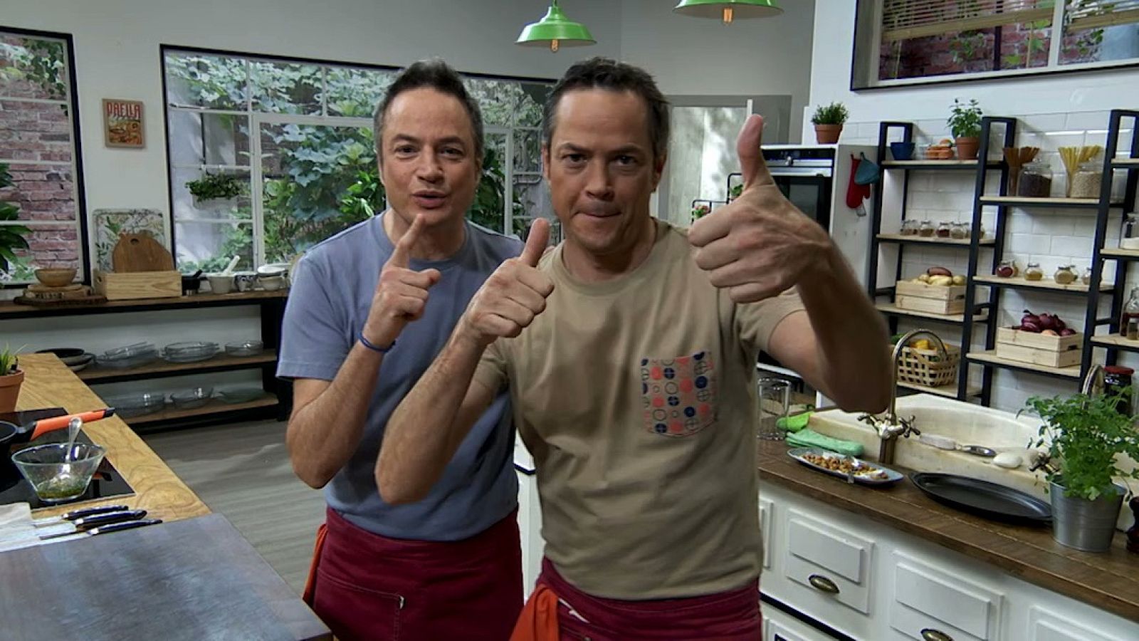 Torres en la cocina - Espinacas con garbanzos y huevos rellenos - ver ahora