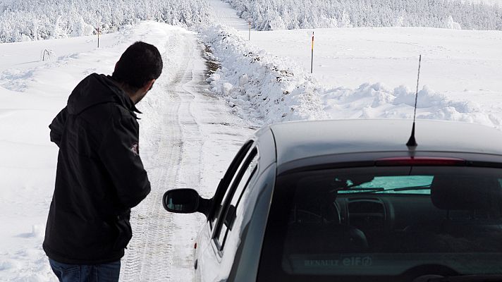 Telediario 1 - El tráfico ferroviario entre Asturias y León sigue suspendido por la acumulación de nieve