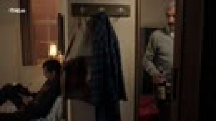 Cuéntame cómo pasó - Antonio y Santos ayudan a su casera a dar a luz