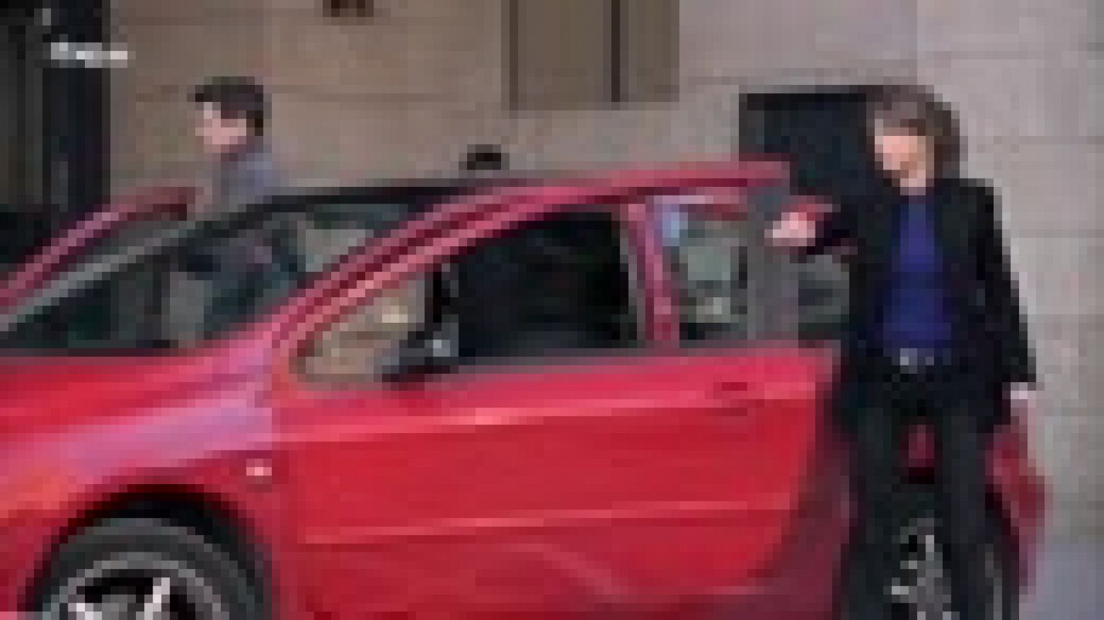 Servir y Proteger - Alicia cree que Rober le oculta algo