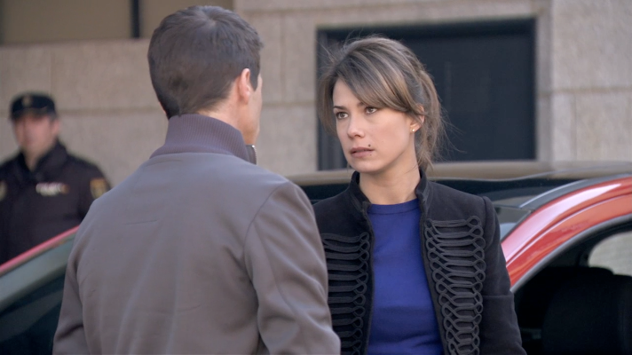 Servir y proteger - Alicia cree que Rober le oculta algo