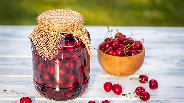 Otros documentales - Comida al descubierto:Azafrán, cerezas en almíbar y morralla