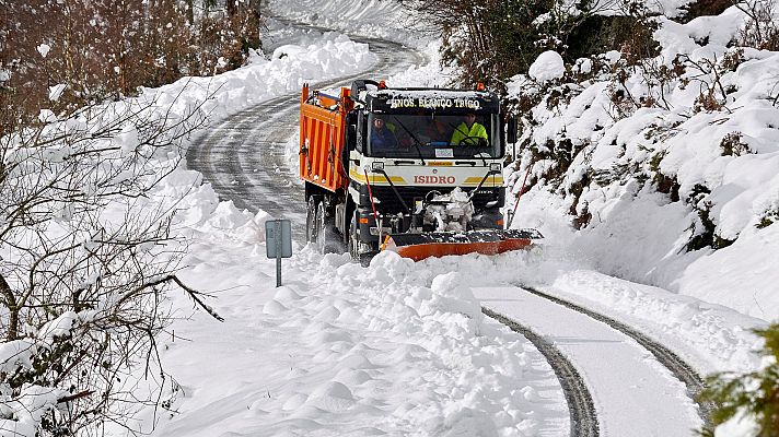 La nieve complica la circulación en el noroeste de España