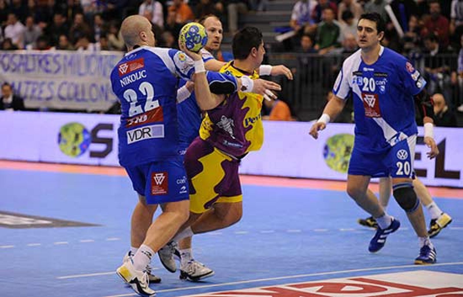 Los navarros dieron cuenta del Pevafersa Valladolid, gracias a un gran inicio (32-30) y el Borges Barcelona derrotó al anfitrión, el Granollers (25-30)