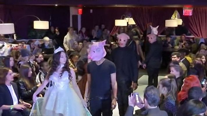 Un desfile de la Semana de la Moda de Nueva York denuncia los abusos sexuales