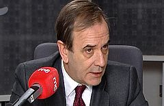 Alonso acusa al PP de "cargar" contra Garzón por hacer su trabajo