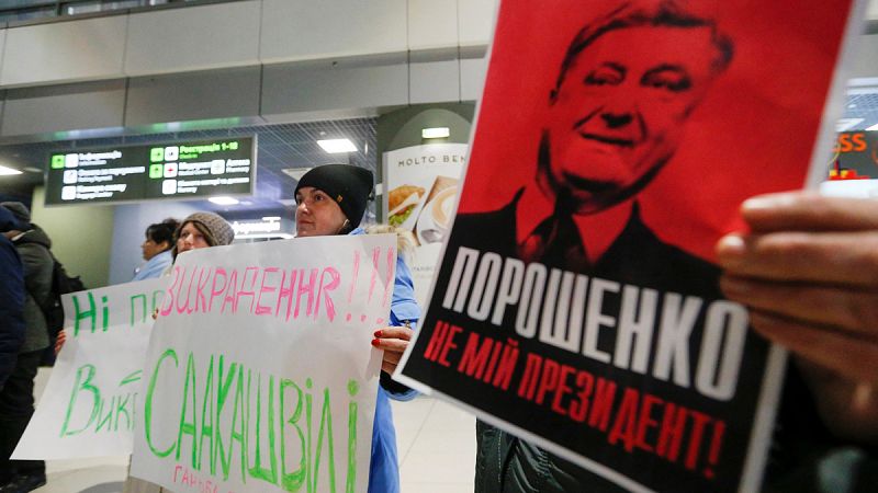 Ucrania detiene y deporta al principal opositor del presidente, el expresidente de Georgia