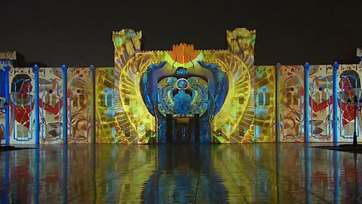 El Festival de las Luces de Sharjah, la capital cultural de Emiratos Árabes Unidos, atrae a miles de visitantes 