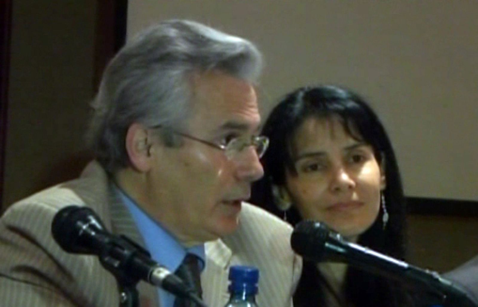 Garzón recién llegado de Guatemala y tras la última denuncia del Partido Popular en la que le acusa ante el Poder Judicial de dar apariencia de legalidad a sus actuaciones, no ha hecho declaraciones. 