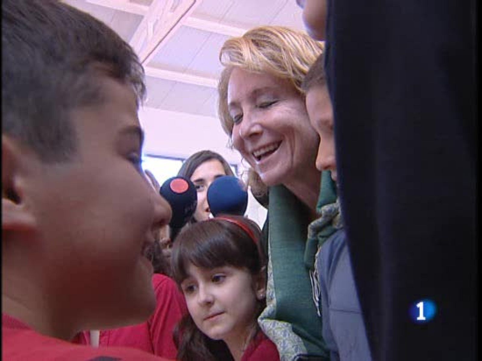 Visitaba un colegio público de la capital. Allí, entre un grupo de niños, escuchábamos un peculiar análisis político.
