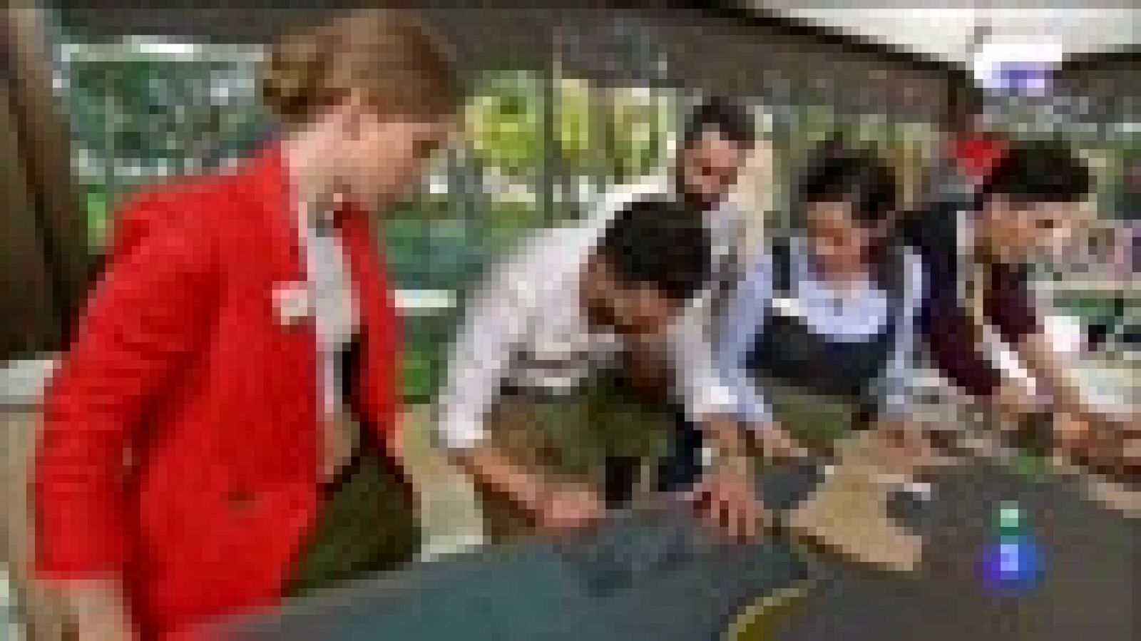 Maestros de la costura - Antonio manda a Alicia a coser y callar