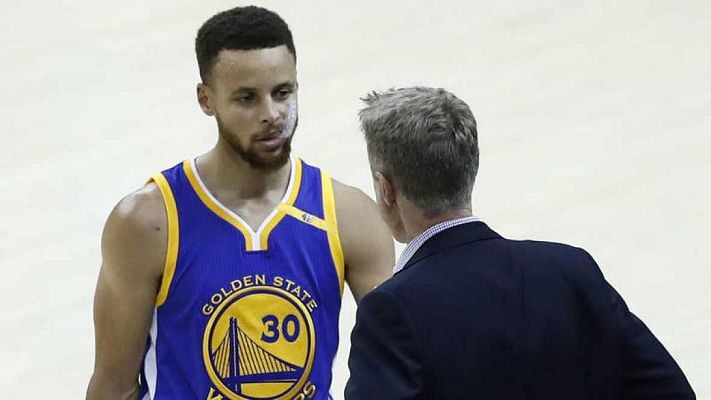 Telediario 1 - Los Warriors ganan con los jugadores haciendo también de entrenadores