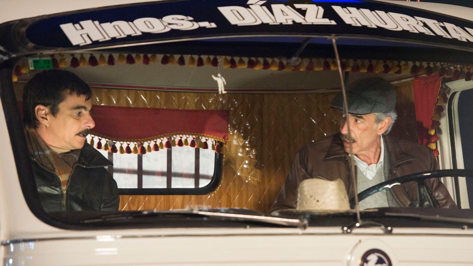 Cuéntame cómo pasó - Santos vuelve a conducir gracias a Antonio