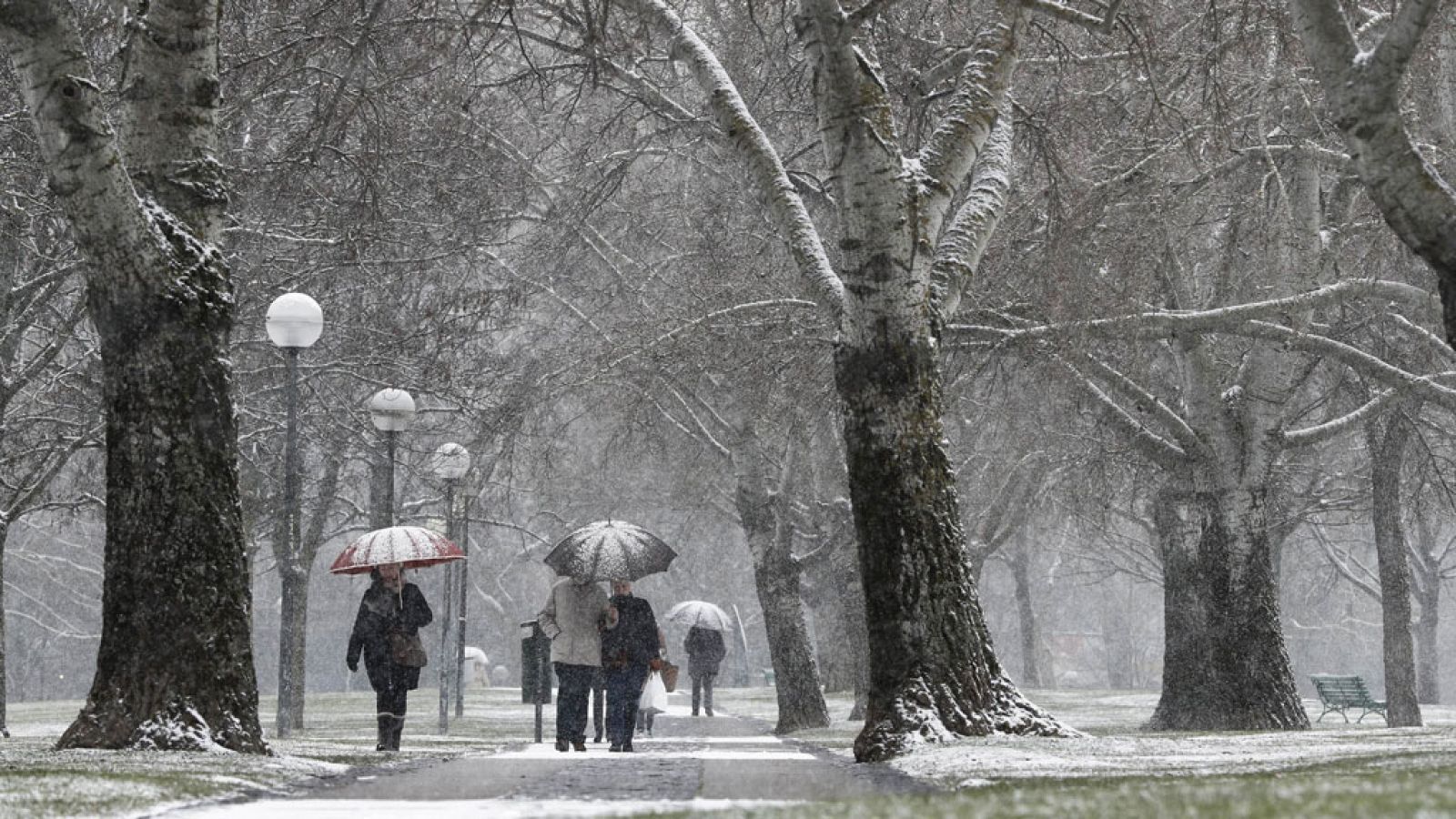 El tiempo: Mañana, lluvia en la mitad norte peninsular y ascenso térmico en toda España | RTVE Play