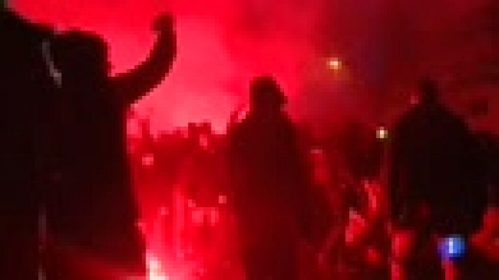 La policía controla a los ultras del PSG antes del partido