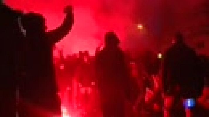 Telediario 1 - La policía controla a los ultras del PSG antes del partido