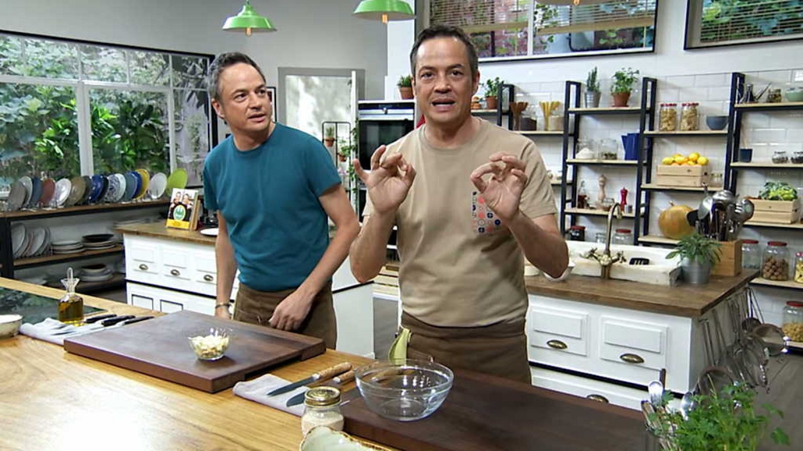 Torres en la cocina - Habitas con navajas y solomillo finas hierbas - ver ahora