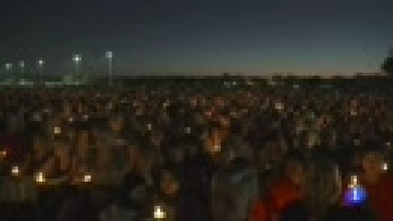 Miles de personas rinden homenaje en Parkland a las víctimas del tiroteo