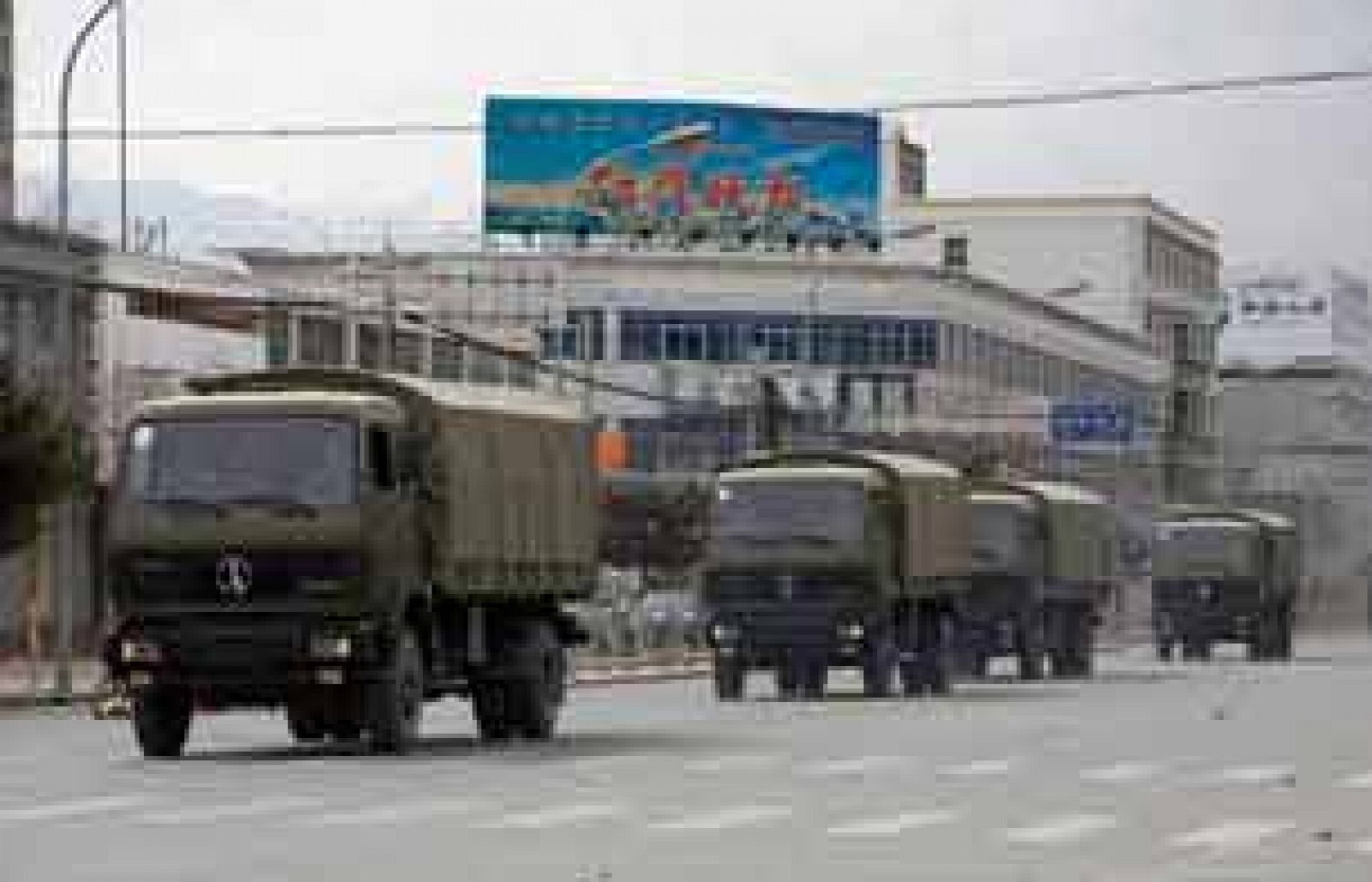 Un equipo de TVE ha estado en el Tibety ha comprobado de primera mano que la fuerza desplegada por China no es suficiente para sofocar las aspiraciones de los tibetanos ni tampoco sus tensiones internas un año después de las revueltas.