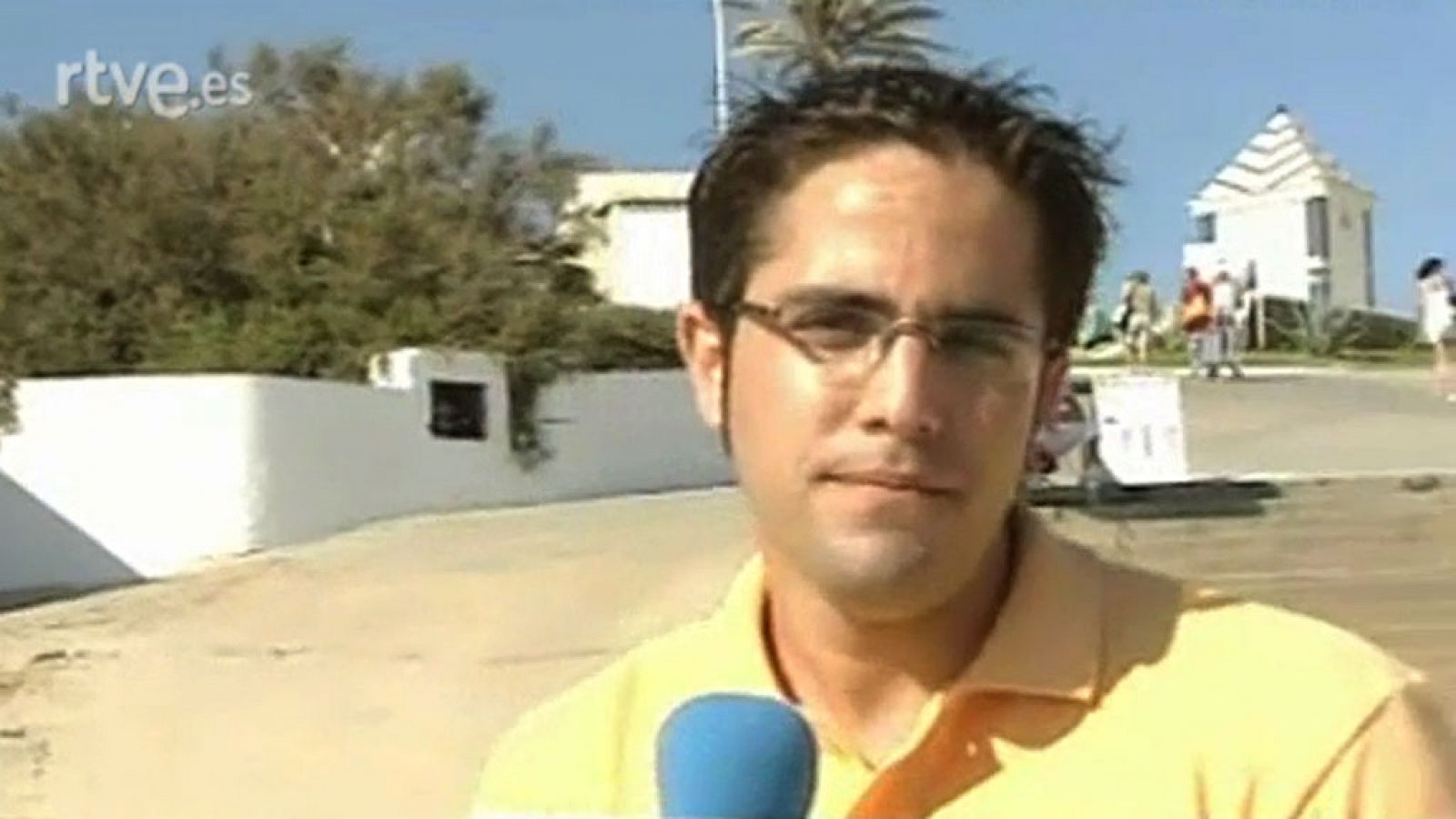 El debut de Roberto Leal como reportero de 'España Directo' (2005)