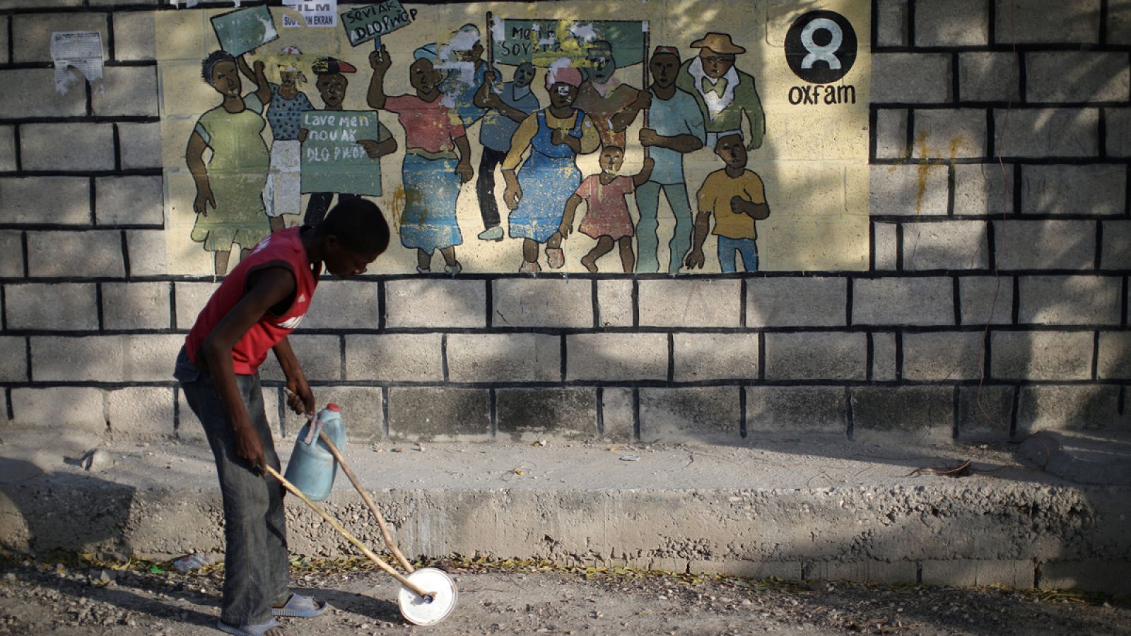 Telediario 1: Sospechosos del escándalo sexual de Oxfam en Haití amenazaron a testigos | RTVE Play