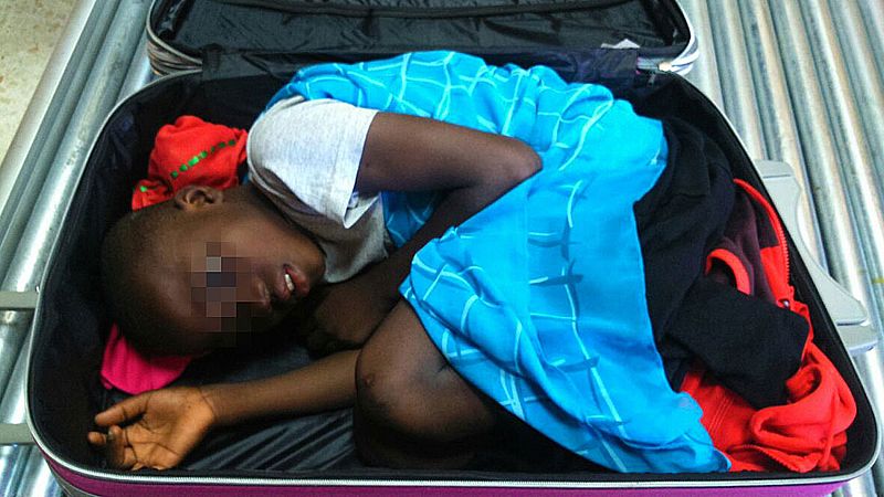 Adou asegura que fue una mujer marroquí quien lo introdujo en una maleta en la frontera entre Ceuta y Marruecos