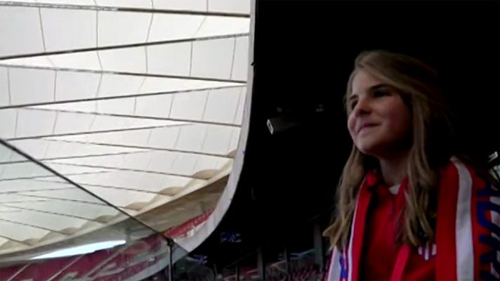 Telediario 1 - La emoción de la socia número 120.000 del Atlético