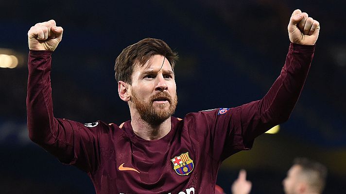 Messi sonríe tras marcar al fin al Chelsea