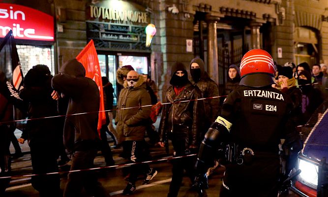 Telediario 1 - Bilbao se blinda para recibir a 2.500 hinchas del Spartak de Moscú