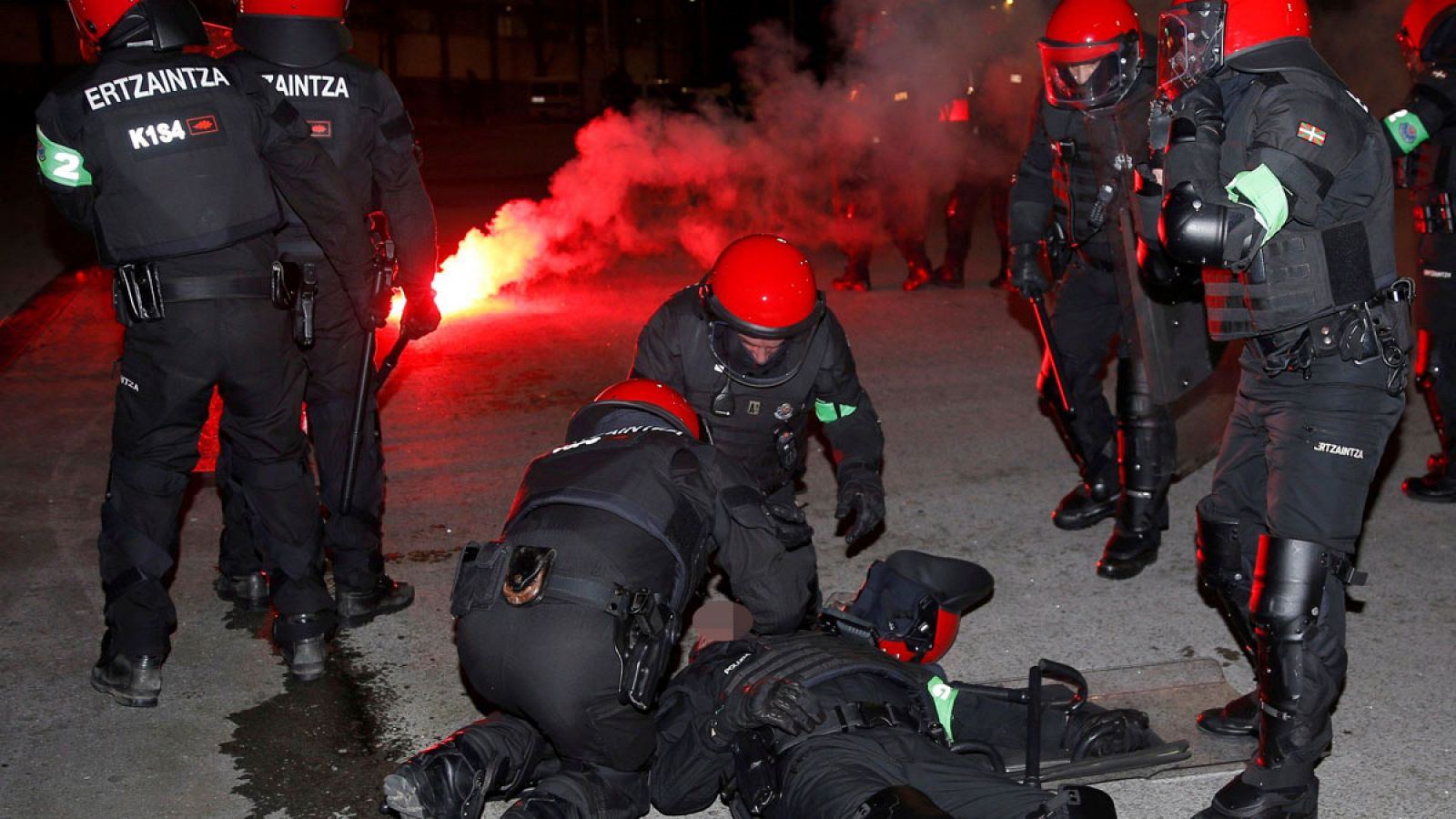 Violencia en el deporte | Muere un ertzaina tras los enfrentamientos entre radicales del Athletic y el Spartak