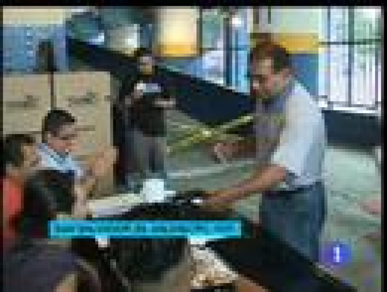 Más de 4 Millones de salvadoreños acuden a las urnas después de una campaña electoral marcada por la tensión y la violencia. La jornada transcurre con normalidad y los candidatos ya han depositado su voto.