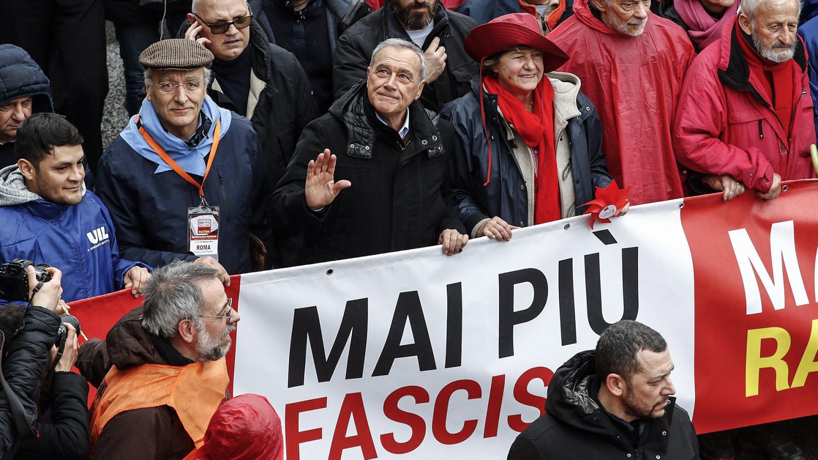 Elecciones en Italia: Miles de personas protestan en Italia contra el fascismo y el racismo