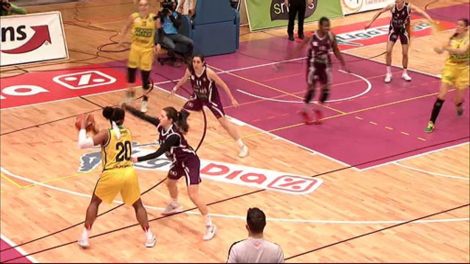 Baloncesto en RTVE: 21ª jornada: Snatt¿s Femení Sant Adriá - Mann Fileter | RTVE Play