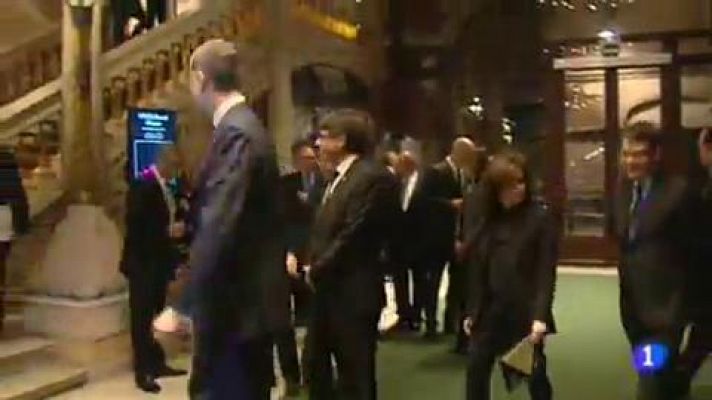 Telediario 1 - El rey vuelve a Cataluña por primera vez tras el 155
