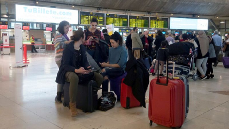 El temporal en Canarias incomunica a Tenerife durante dos horas y afecta a más de 70 vuelos