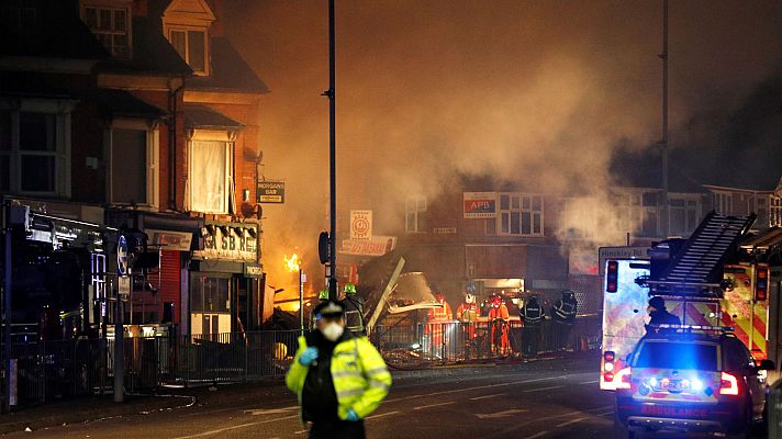  - Una gran explosión en la ciudad inglesa de Leicester deja al menos seis heridos y destruye un edificio