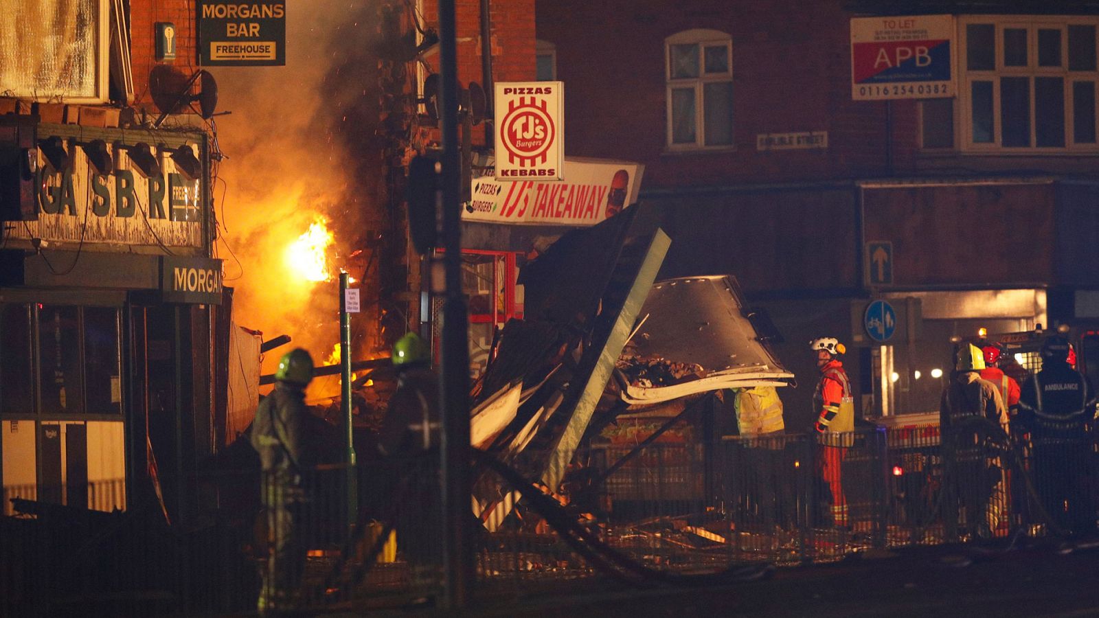 Telediario 1: Cuatro personas mueren en una gran explosión en la ciudad inglesa de Leicester | RTVE Play