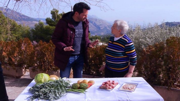 Aquí la Tierra - Un puchero con pelotas de maíz