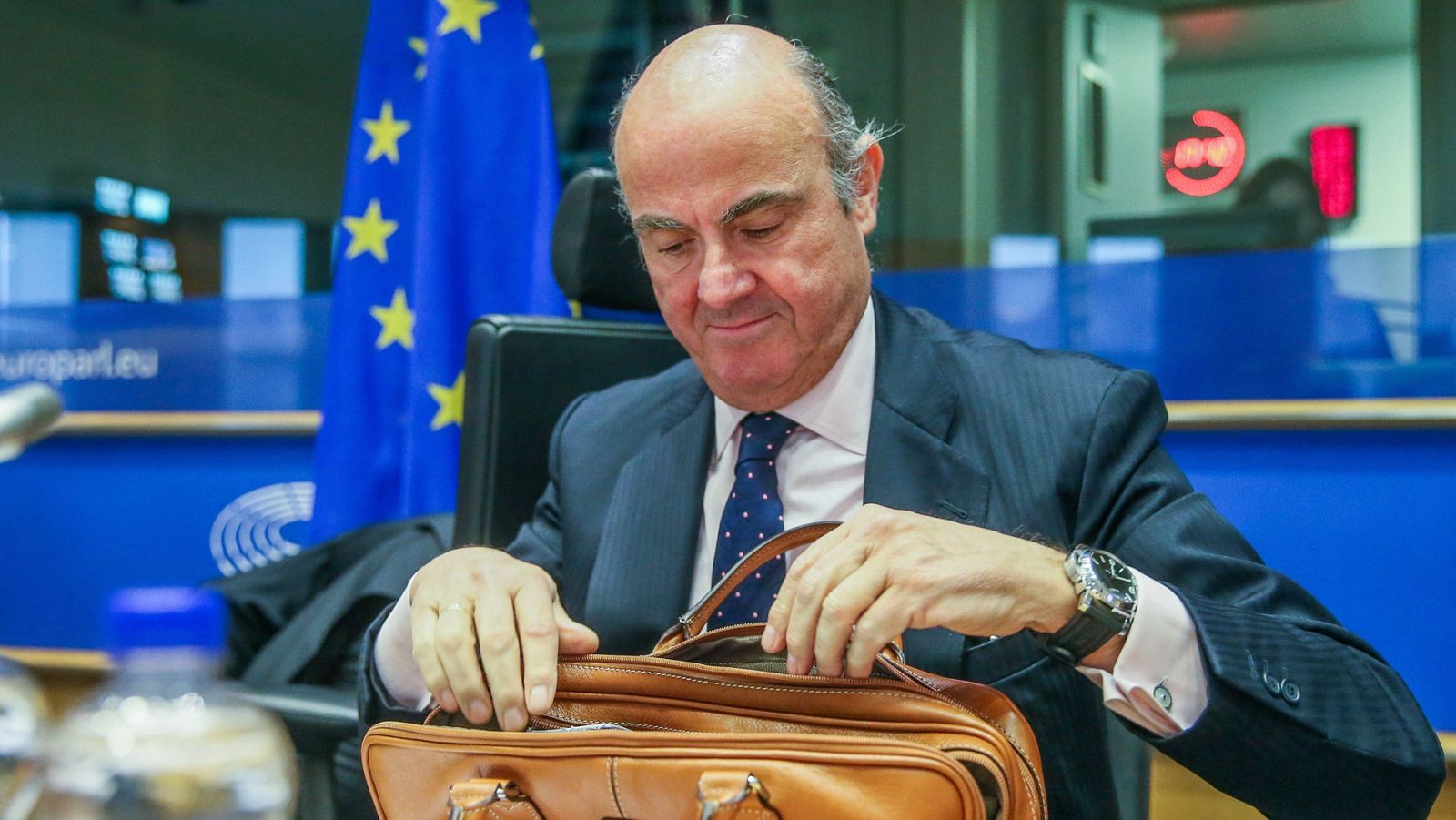 De Guindos promete al Parlamento de la UE que trabajará "con independencia" desde el BCE