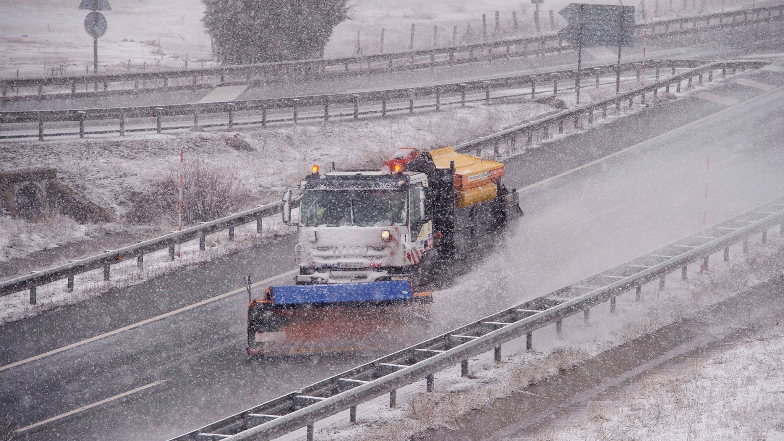 Temporal: Gran parte de España en alerta por nieve, frío, lluvias, oleaje o fuerte viento - RTVE.es