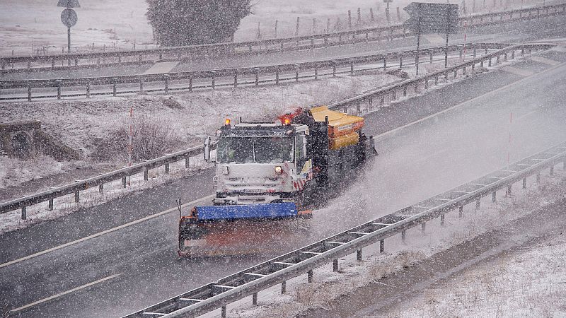 Gran parte de España en alerta por nieve, frío, lluvias, oleaje o fuerte viento