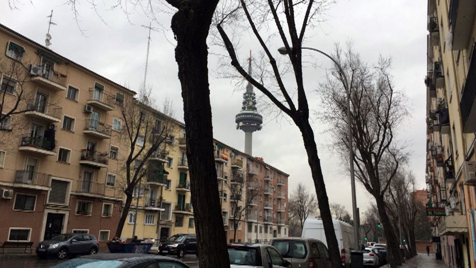 El tiempo: Cielos muy nubosos o cubiertos con precipitaciones fuertes en la mitad sur peninsular y nevadas en cotas muy bajas del norte | RTVE Play