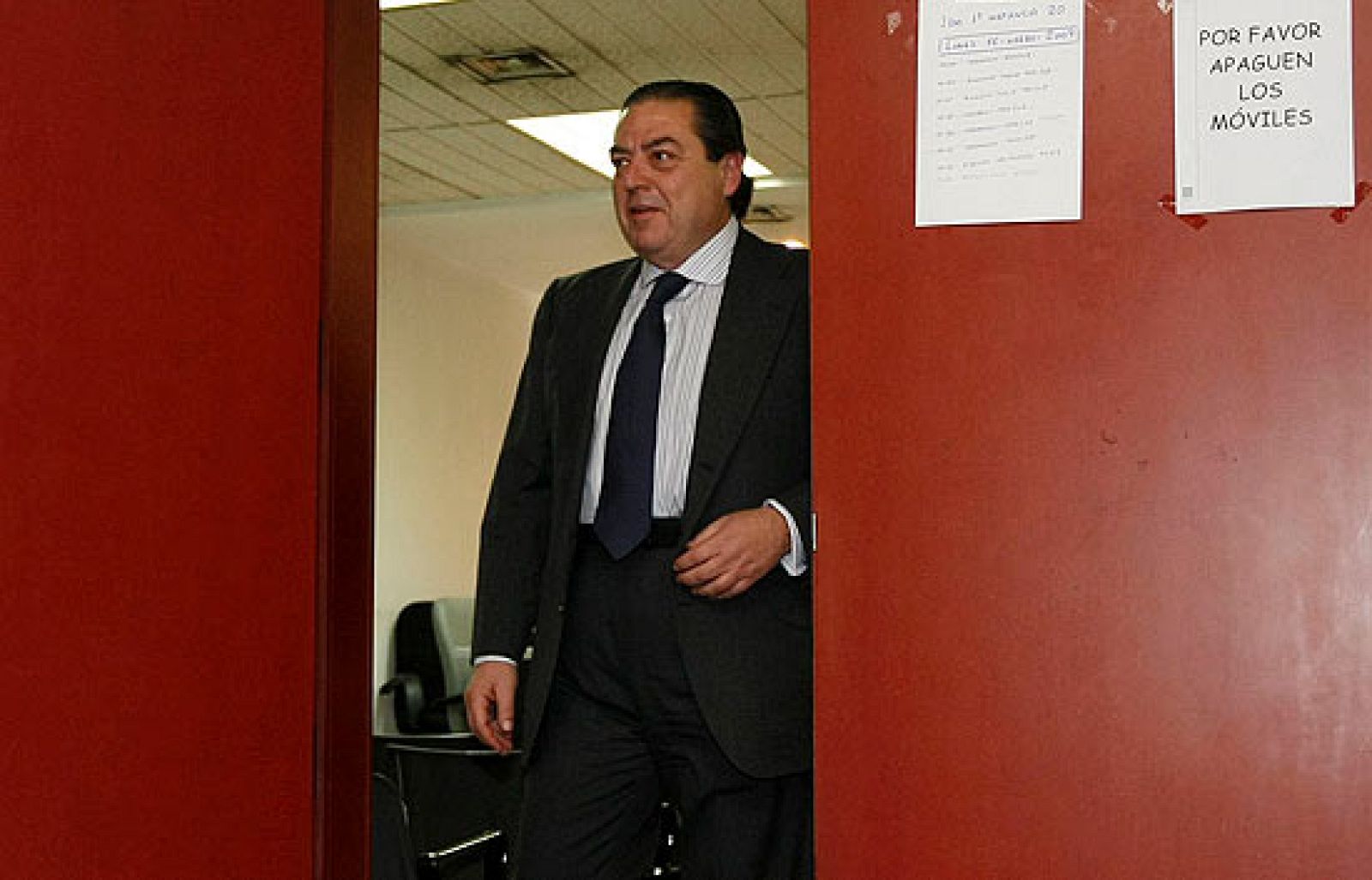 El presidente del Real Madrid, Vicente Boluda, ha comparecido ante el Juzgado de Madrid para declarar en relación a la demanda de impugnación que varios socios del club presentaron el pasado mes de enero por las irregularidades que se produjeron en la Asamblea de Compromisarios celebrada el pasado mes de diciembre.