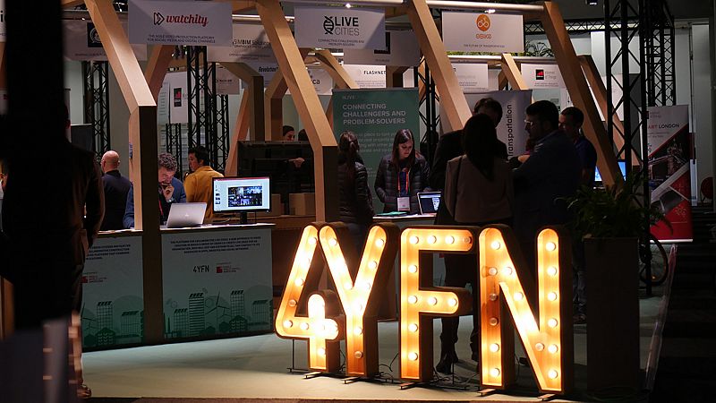 La plataforma de negocios  Four Years From Now (4Y4N) ha reunido a alrededor de 600 empresas emergentes en su edición de 2018, con una asistencia prevista de 19.000 personas.Este evento, paralelo al Mobile World Congress (MWC), busca que las pequeñas