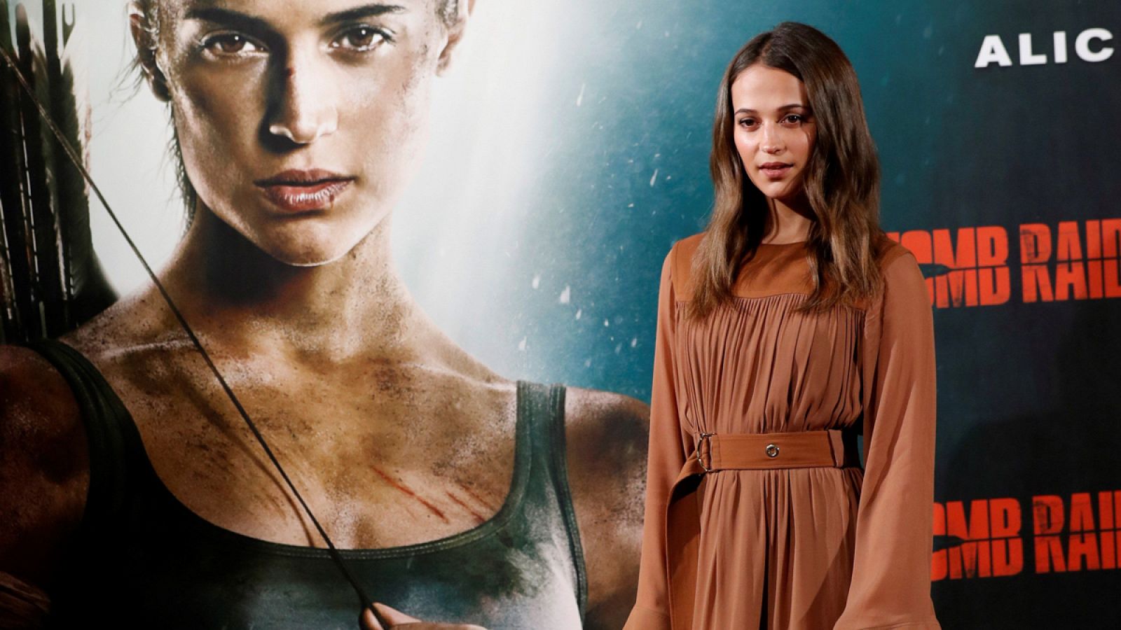 Telediario 1: Alicia Vikander, la nueva Tomb Raider: "Con 10 años pasaba mucho tiempo en casa de mis amigos jugando partidas" | RTVE Play