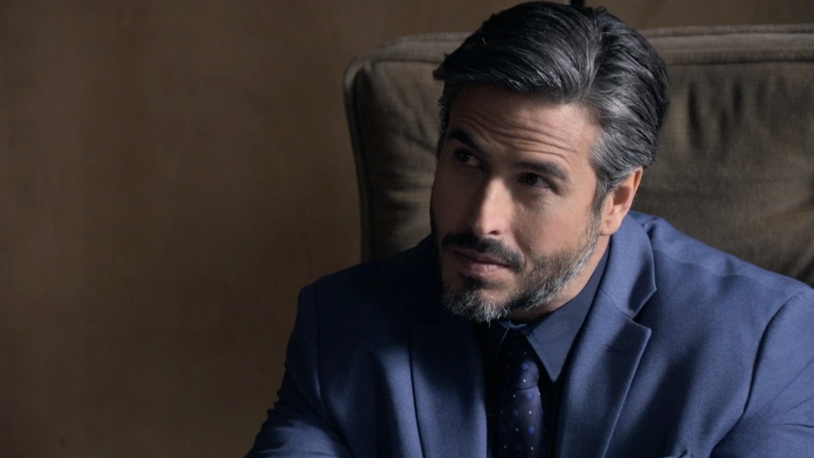 Servir y Proteger - Jairo se presenta ante Somoza para matarle