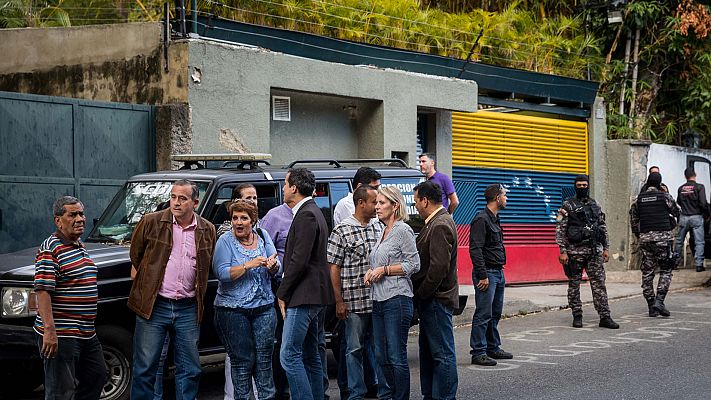 Venezuela retrasa las elecciones al 20 de mayo