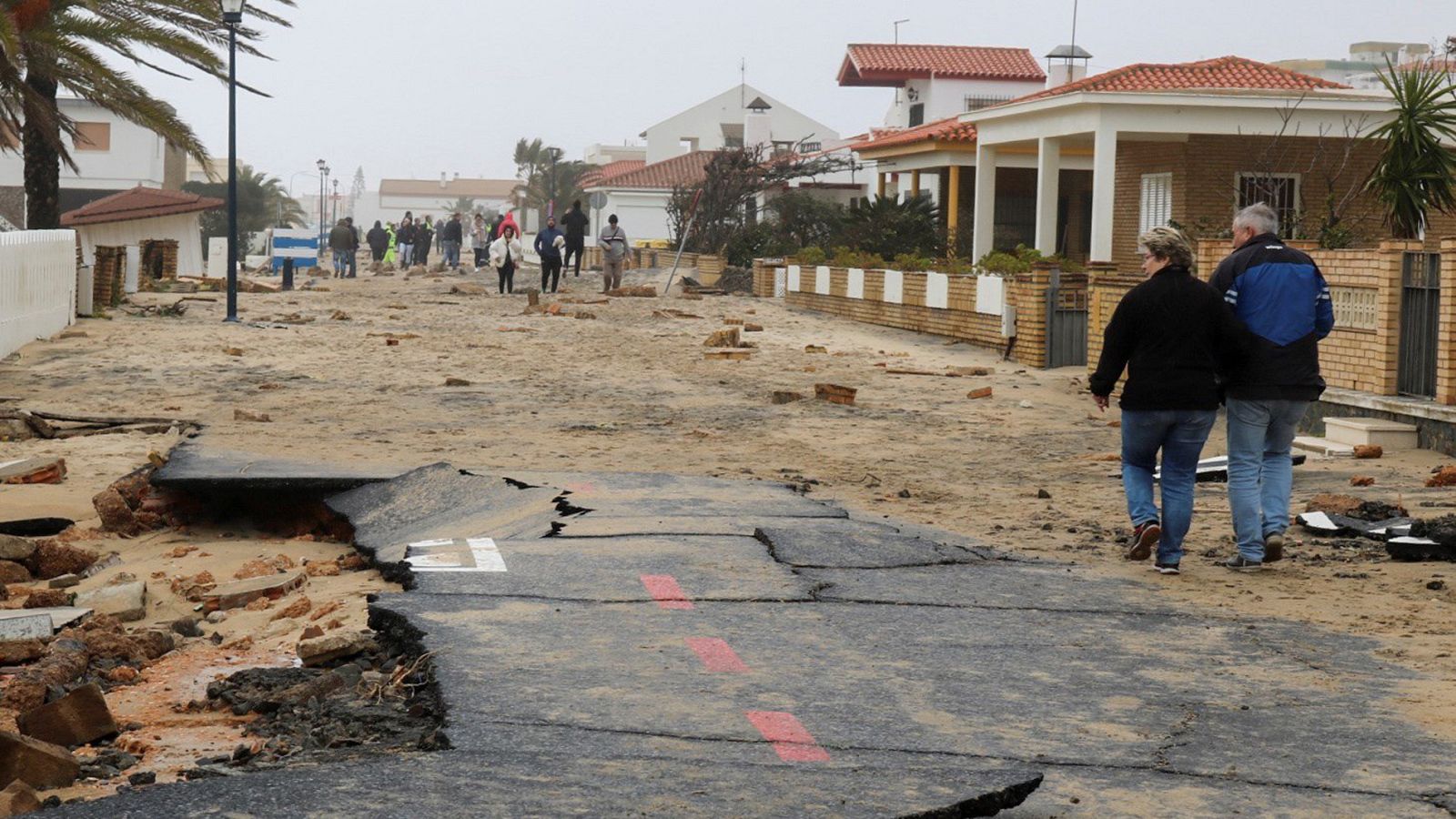 El temporal 'Emma' deja cuantiosos daños materiales en el litoral y en el interior peninsular por el viento