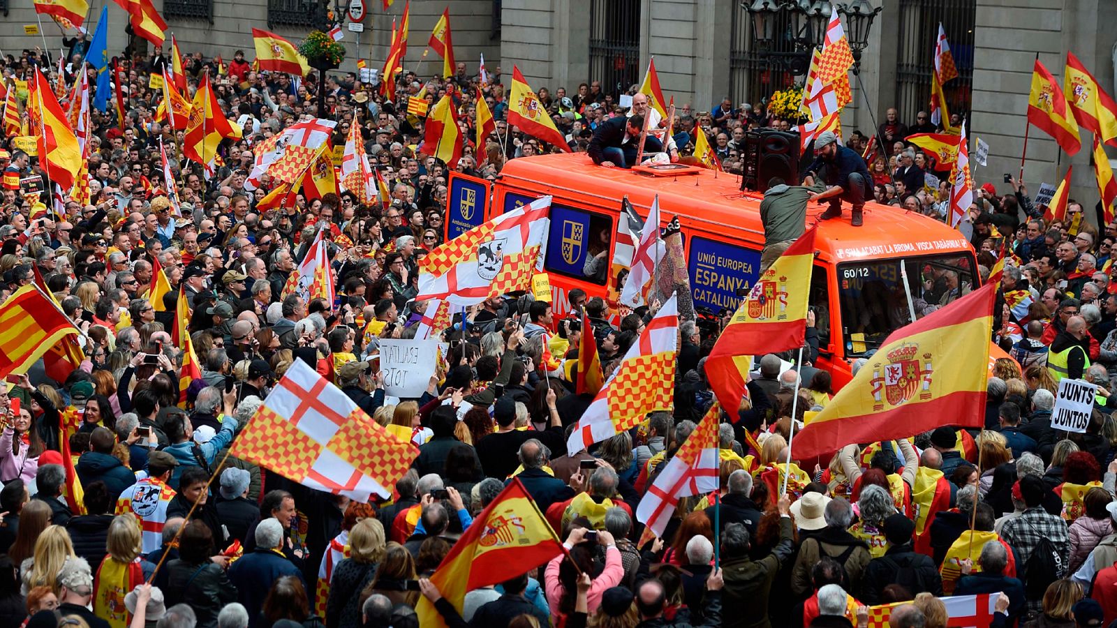 Telediario 1: La Plataforma por Tabarnia celebra una multitudinaria marcha en Barcelona | RTVE Play